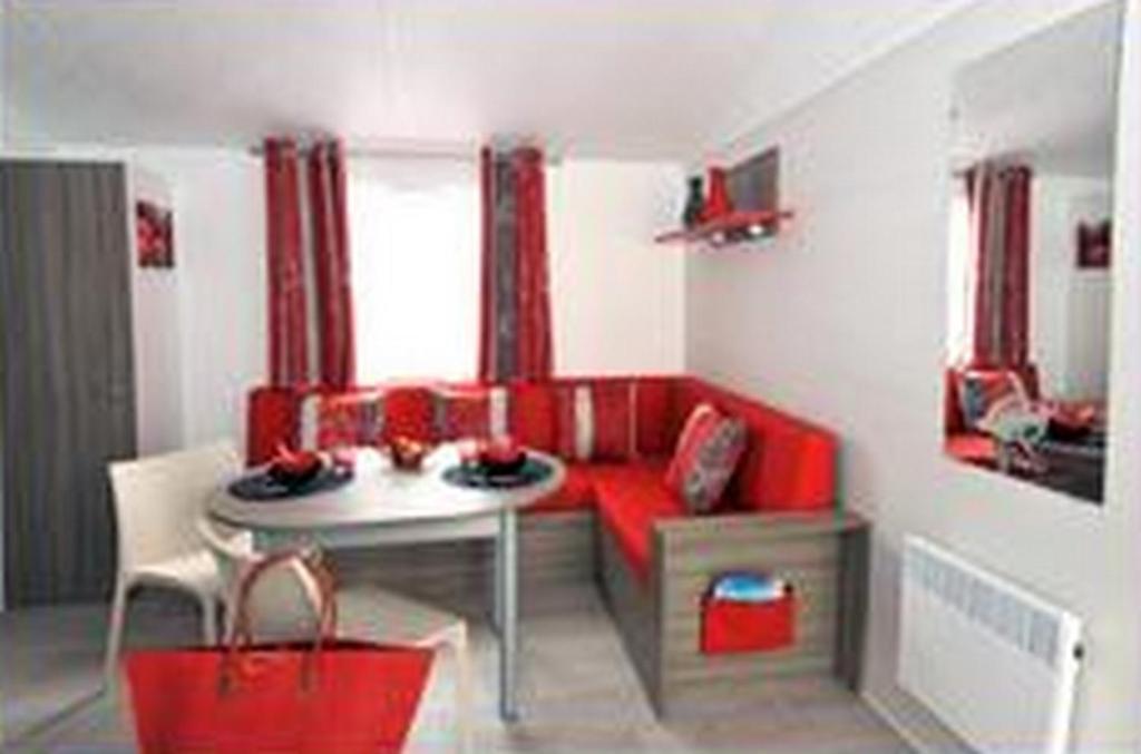 Camping Au Bord De L'Aisne Guignicourt Habitación foto